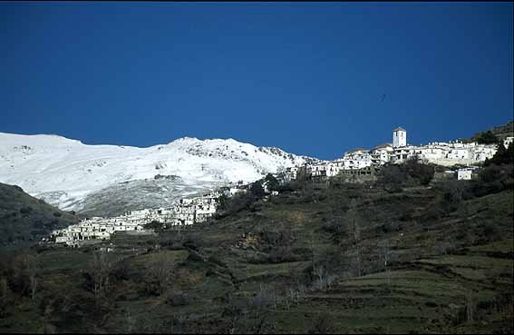 Zicht op één van de hoogste dorpen in Alpujarras
