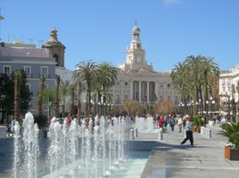 Plaza San Juan de Dios met op de achtergrond het stadhuis van Cádiz